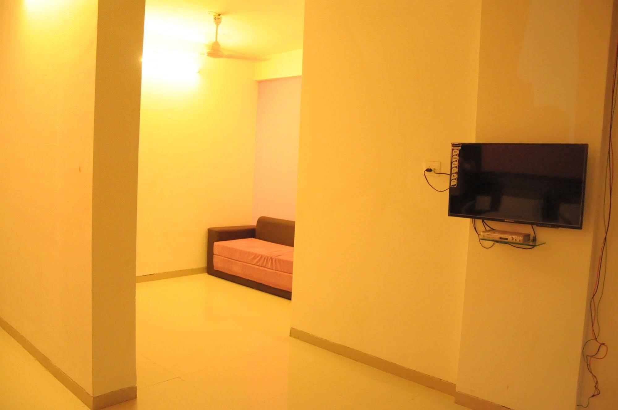 Hotel Malhar Palace Shirdi Exterior photo