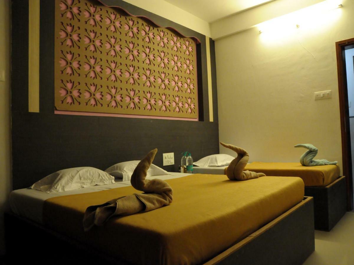 Hotel Malhar Palace Shirdi Exterior photo