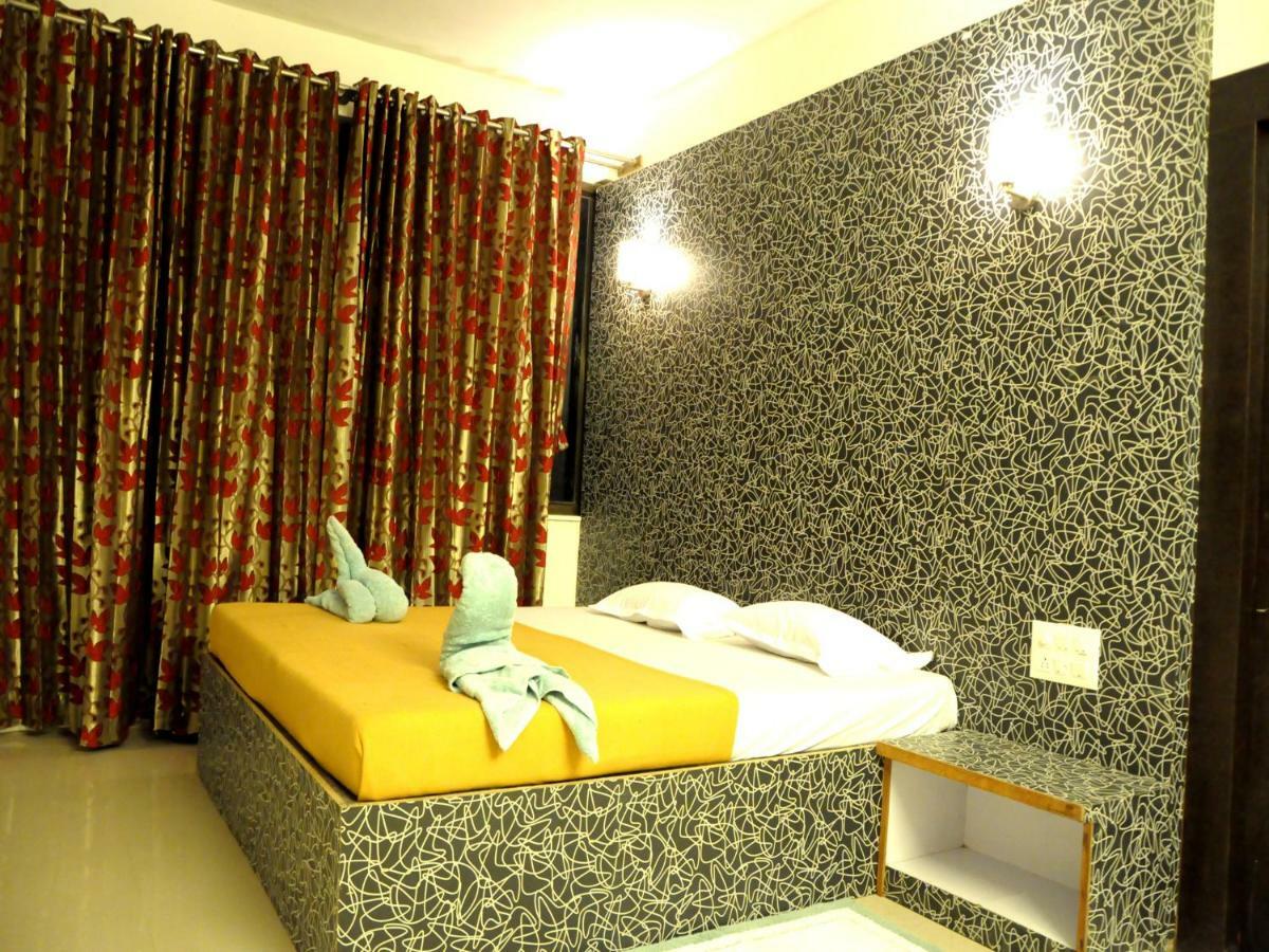Hotel Malhar Palace Shirdi Exterior photo