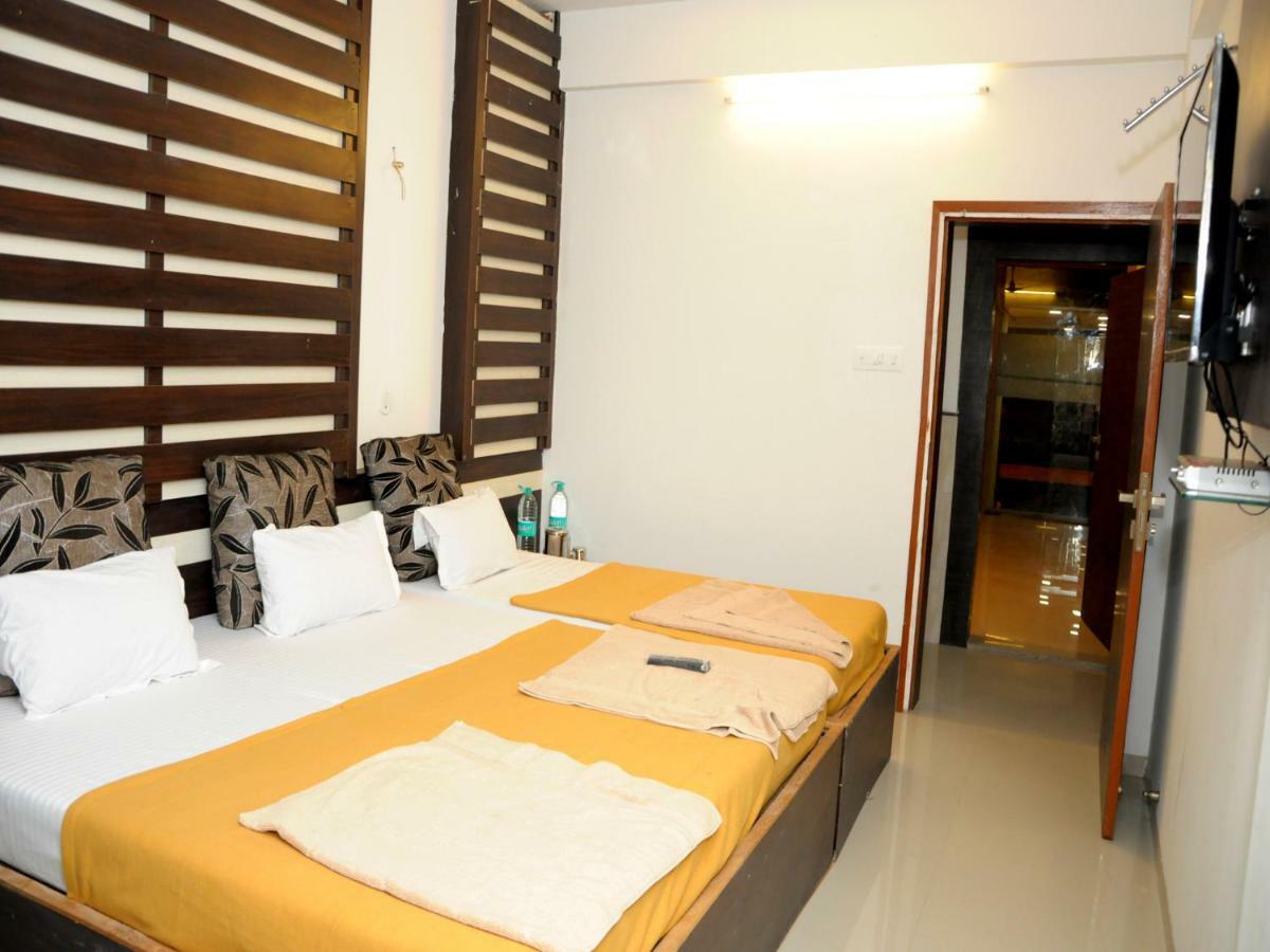Hotel Malhar Palace Shirdi Exterior photo